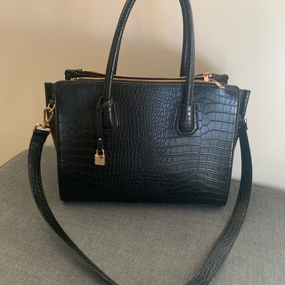 ✨ H&M black shoulder bag ✨